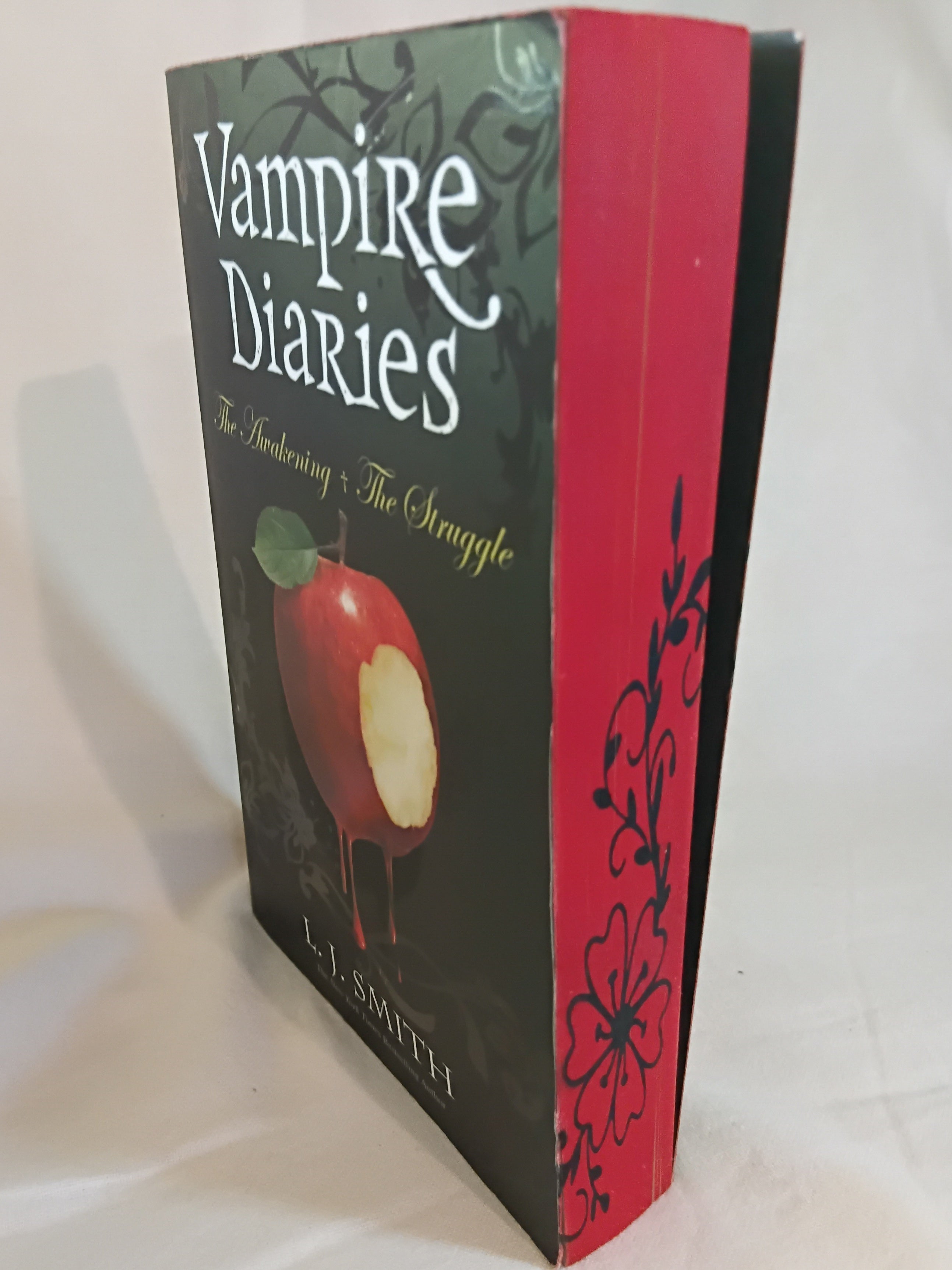 L.J. Smith – The Vampire Diaries: The Awakening & The Struggle (Second-Hand, Custom Sprayed Edges)