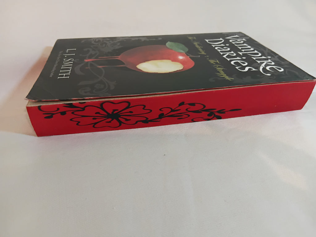 L.J. Smith – The Vampire Diaries: The Awakening & The Struggle (Second-Hand, Custom Sprayed Edges)